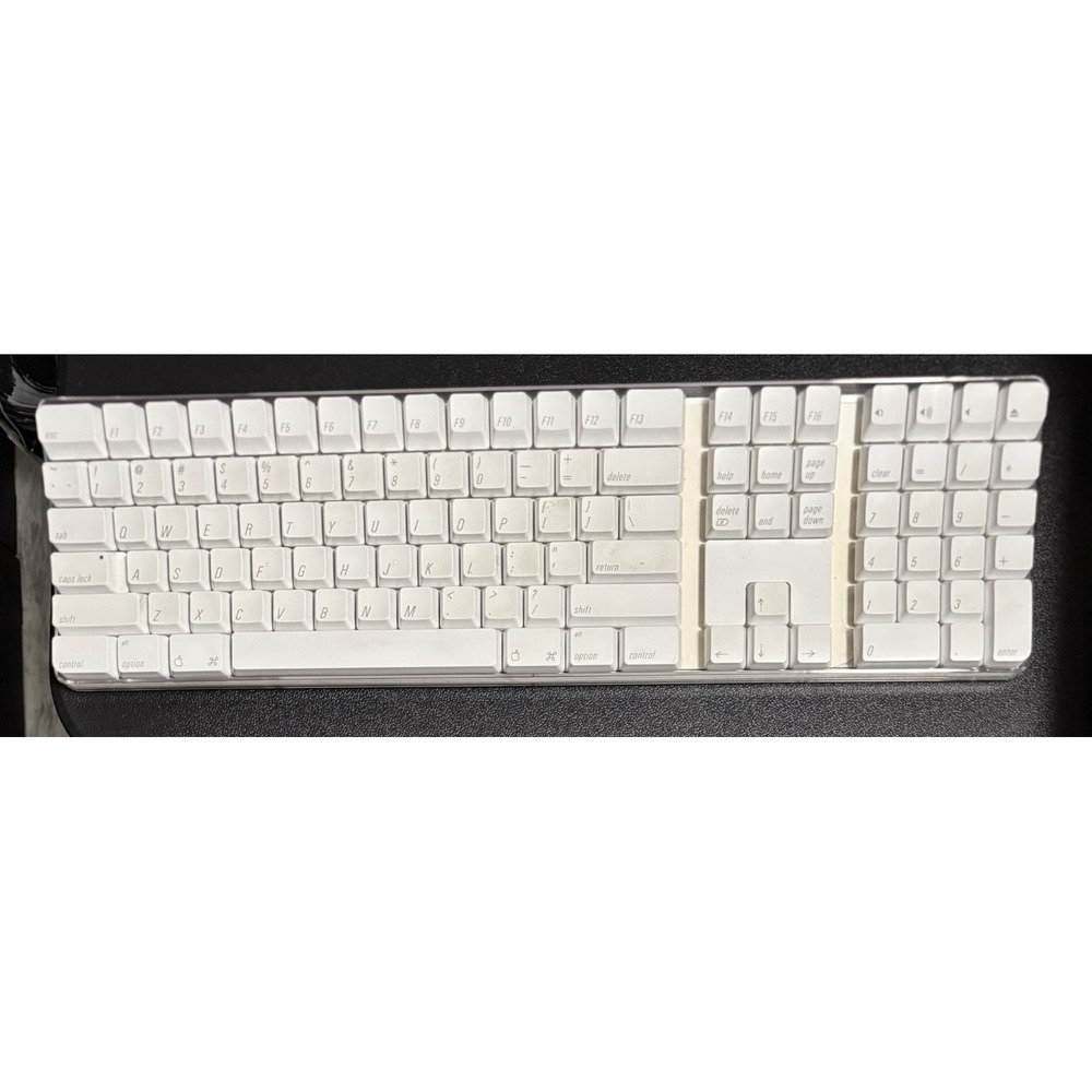 Apple A1016 Wireless Bluetooth Keyboard White Mechanical Keyboard M9270LL/A
